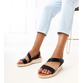 Sorte sandaler på den lave kile Verkado