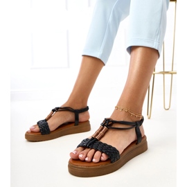 Sorte sandaler med et flettet Kerya -bælte