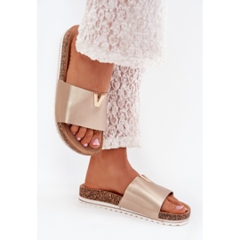 Boto Kvinders flip flops på en korkplatform med en dekorativ detalje af Gold Vessira gylden