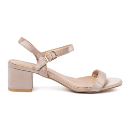 Shelvt Lav -hælede satin sandaler beige