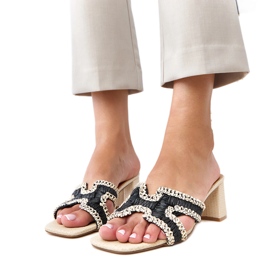 Sort hæklet flip flops på Samita -indlægget