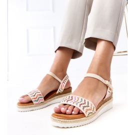 Beige hæklet sandaler på versala kiler