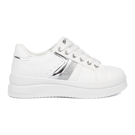 Shelvt Hvide sneakers med en metallisk sølv accent