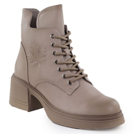 Læderstøvler på søjlen Isoleret beige Vinceza 26-39950