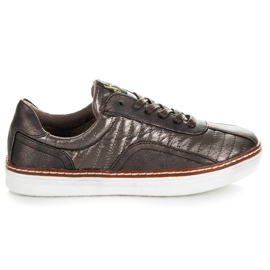 Kylie Brune sneakers