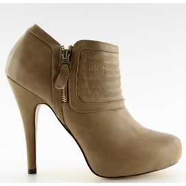 Støvler på en 200-80 khaki platform