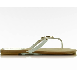 Flip-flops med IR-82 studs på hvidt