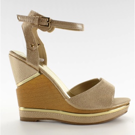 Elegante sandaler på høje kiler brun