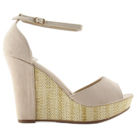 Sandaler på en unik kile 028 beige