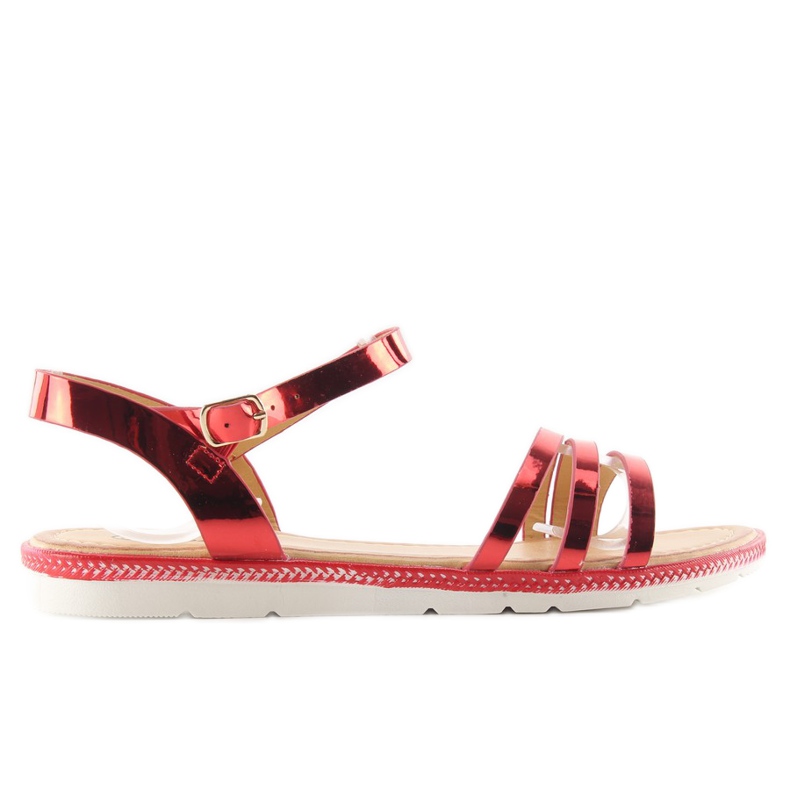 Sandaler med en rød metallisk finish