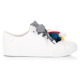 Ideal Shoes Hvide sneakers med frynser