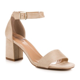 Beige sandaler på vinceza-stolpe