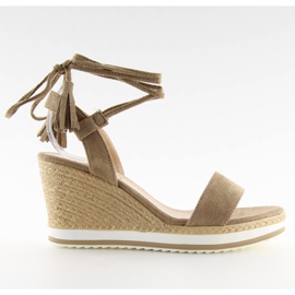 Sandaler på en beige kile JH630 khaki