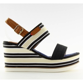 Sorte sandaler på kilehæl D-37 sort