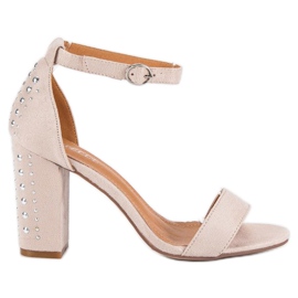 Bestelle Elegante sandaler på en stolpe brun