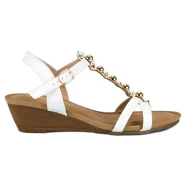 Hvide sandaler med kile