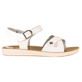 Hvide sandaler med spænde