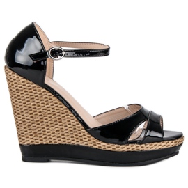 Kayla Sort lakerede kile sandaler