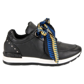 Moderigtige bundne sneakers sort