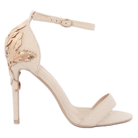 Sandaler på en høj hæl beige 708-18 Beige
