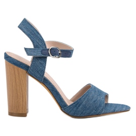 Denim sandaler på en bar blå