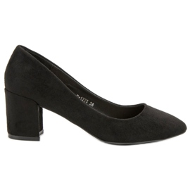 Ideal Shoes Sorte pumper på en søjle