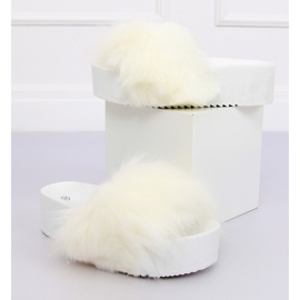 Hvide flip-flops med pels CK77P White II-GAT