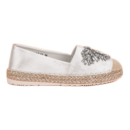 Hvide espadriller med ornamenter