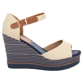 Beige sandaler på en kilehæl 9079 Beige