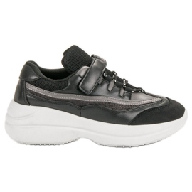 Moderigtige sorte sneakers