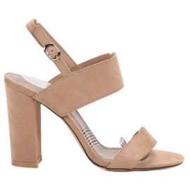 SHELOVET Beige sandaler på en bar