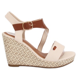 Sandaler på en beige kile BL-360 Beige