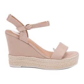 Ideal Shoes Stilfulde kile sandaler beige