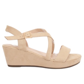 Sandaler på en lav kile beige K-3 Beige