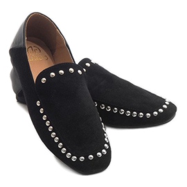 Sort slip-on sko med B-105 studs