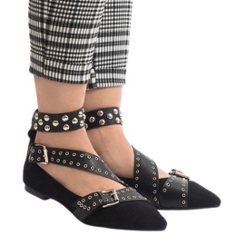 Sorte slip-on sko med B12-8 nitter