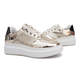 Adeles guldlakerede openwork -sneakers gylden