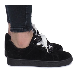 Sorte sneakers med Sabine sløjfer