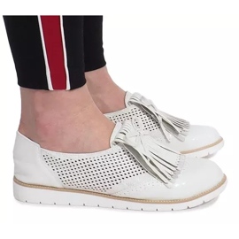 Hvide openwork loafers med Pamole -frynser