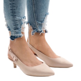 Beige pumps på en B-43 hæl