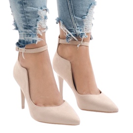 Beige pumps på en B-54 hæl