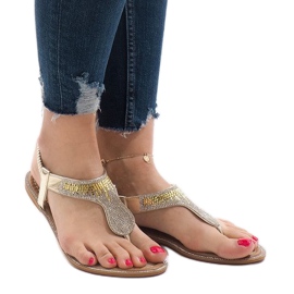 Gyldne flip-flops dekoreret med B012 gylden
