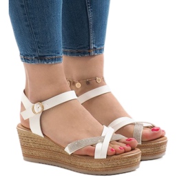 Hvide sandaler på WS8816 platformen