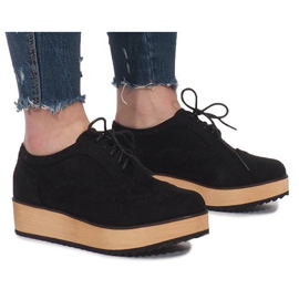Sorte Brogues på Danielle -platformen