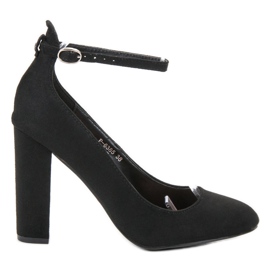 Ideal Shoes Pumper fastgjort med et spænde sort
