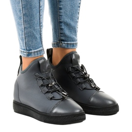 Grå, isolerede høje sneakers med en kile XY-35