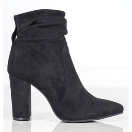 Ideal Shoes Ruskind støvletter på en bar sort