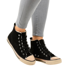 Sort isolerede sneakers T-040