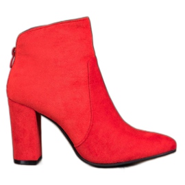 Ideal Shoes Klassiske støvler på en stolpe rød