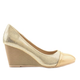 Beige pumper på kilen TL-05